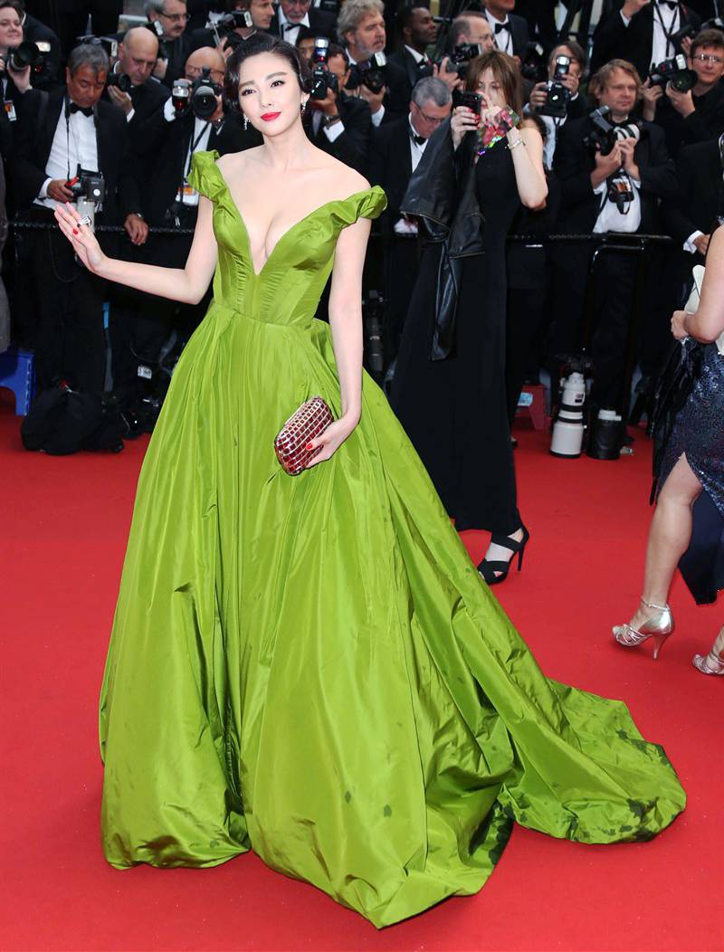 2017年的流行色草木绿,2022年的春季流行色