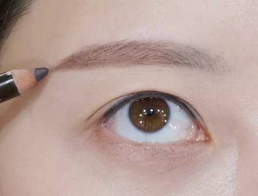 眉毛稀疏怎么画眉好看,眉毛短的女人怎样画眉