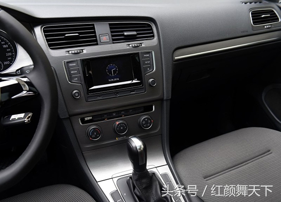 2016款高尔夫登场，高配几乎变标配，爽!