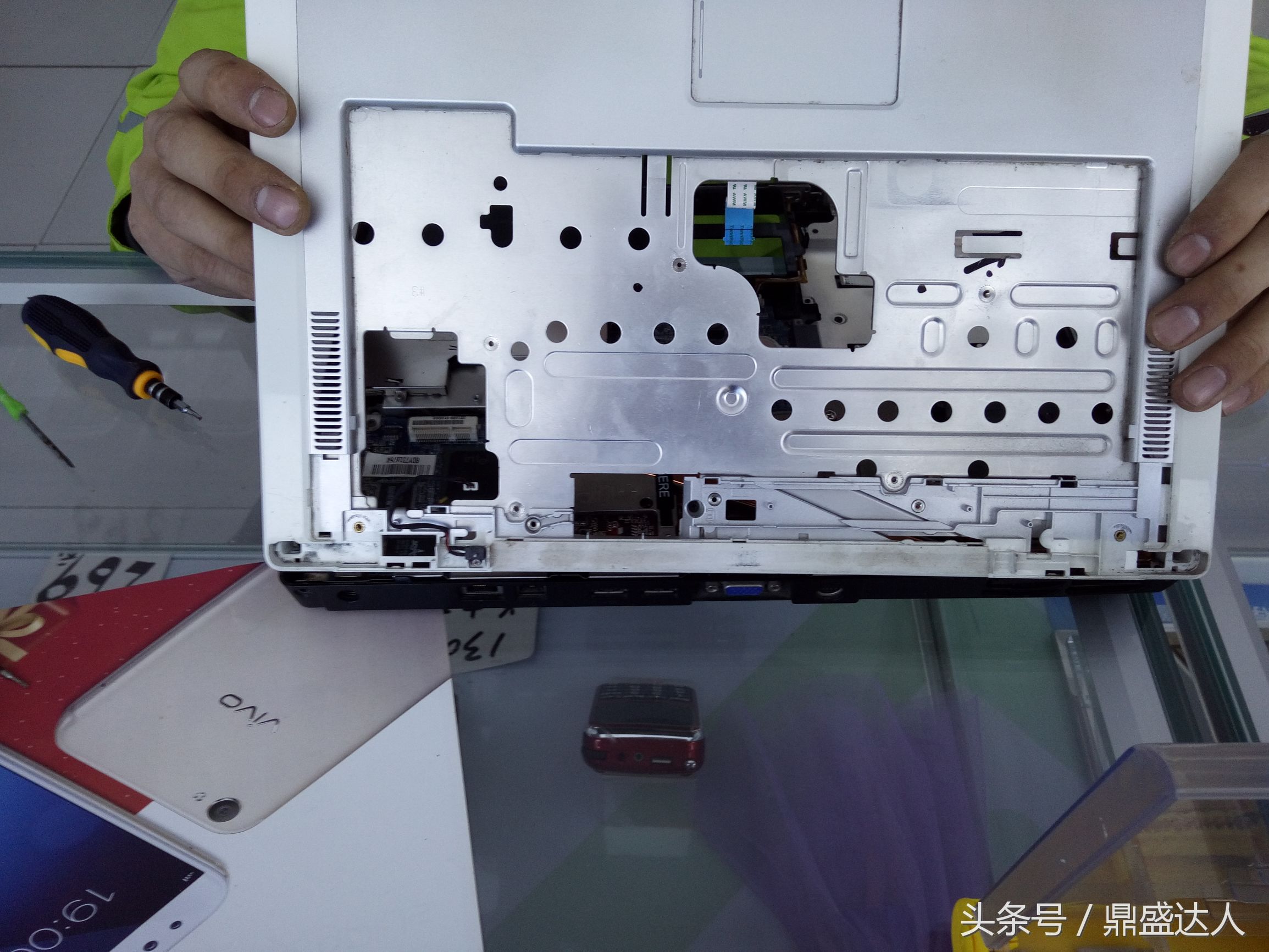 戴尔老笔记本拆卸换固态硬盘,戴尔笔记本拆装教程