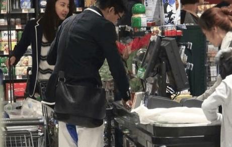 晶晶嫁给爱情比什么都重要,晶晶嫁给穷小孩