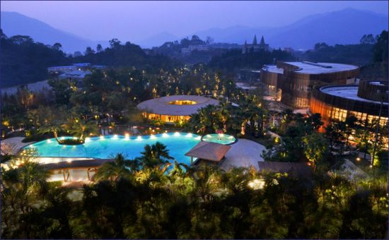 泡温泉是对冬天最起码的尊重！韵航推荐半月山温泉之旅