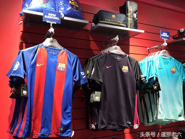 来看看芭提雅的“巴塞罗那”官方专卖店都有啥！您看上哪款了？