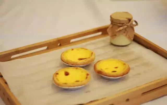 港式蛋挞和葡式蛋挞做蛋黄酥 (葡式蛋挞和港式蛋挞的图片)