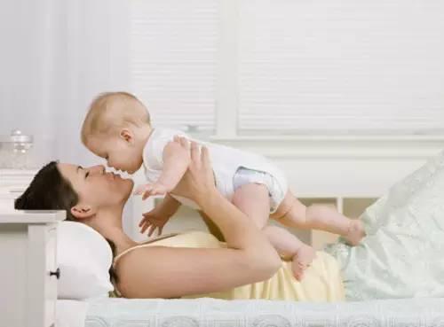 新生儿黄疸，指数多少算正常？什么情况下需要去医院治疗？