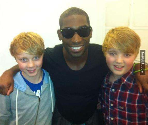 她生下2对双胞胎儿子已经很不可思议，没想到12年后又带来喜讯