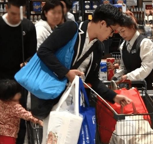 晶晶嫁给爱情比什么都重要,晶晶嫁给穷小孩