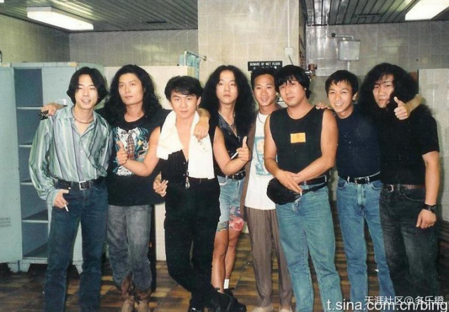 大揭秘黄家驹的不朽传奇,100张照片告诉你黄家驹