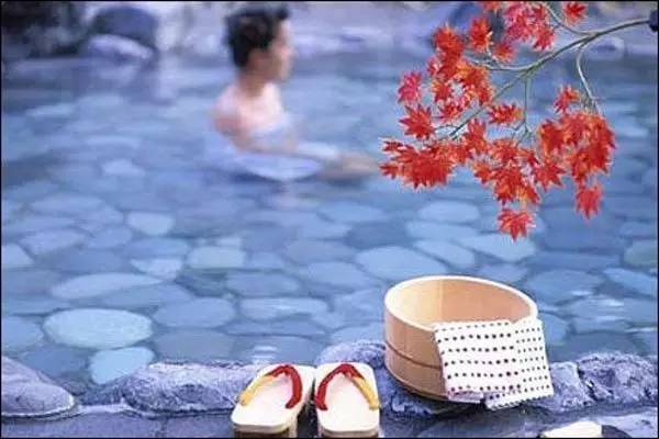 跟生活请个假放松一下心情,放下疲惫享受生活的美