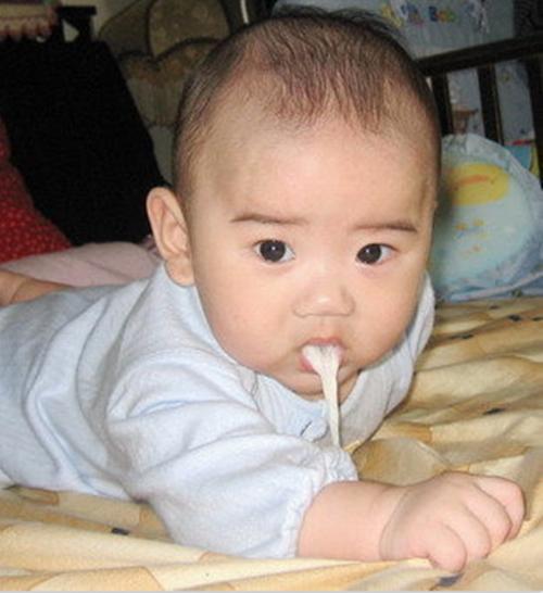 宝宝呛着急救办法,宝宝吃得太快呛到怎么办