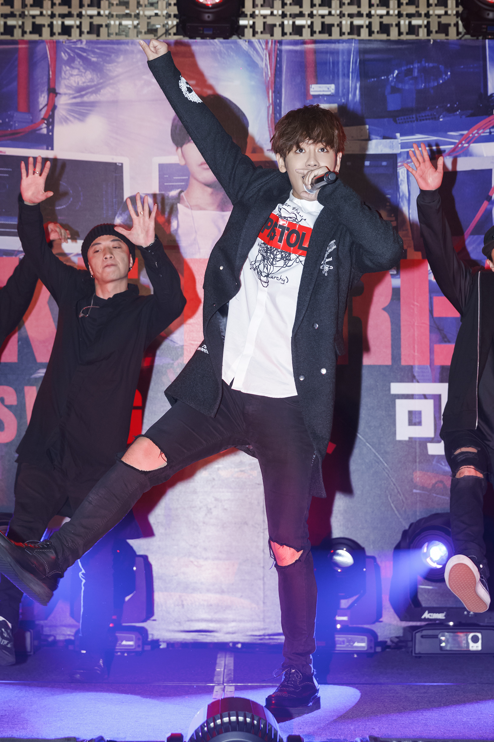 “全能型魔电新声”鼓鼓好人缘演艺圈众好友献“声”力挺