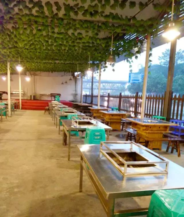 我要投诉这些店！藏在卡卡角角的烂棚棚，排队排了3天才吃到！