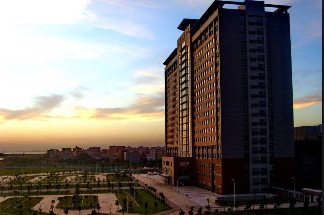 这家民办医院花了40年的时间，「干掉了」鼎鼎权威的公立医院