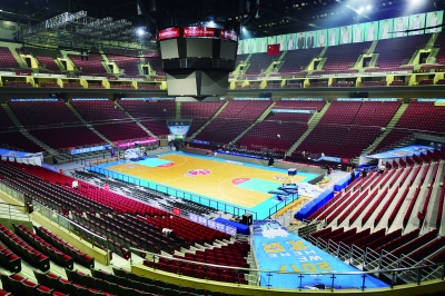 篮球馆和冰球馆转换,夜间篮球球场