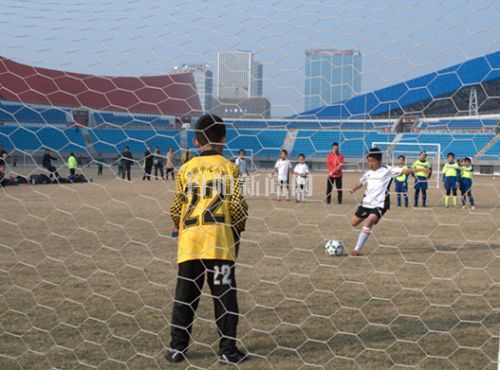 校园足球场地建设图片,校园足球在中小学中的发展