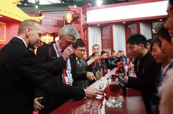中国酒业该如何寻找发展新出路,洞悉酒业的发展趋势