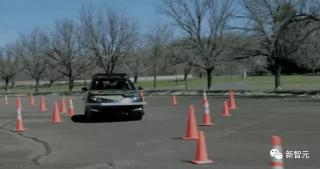 「智驾周刊」Google无人车月报：优待摩托车，全月零事故｜Uber收购Otto实为对赌