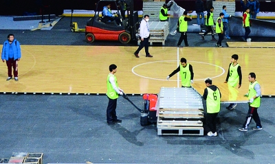 篮球馆和冰球馆转换,夜间篮球球场