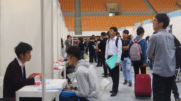 据说来这里的大多数人，都找到了想要的高薪工作……