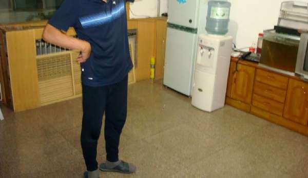 野钓鲫鱼打串钩自制竿架,老钓鱼人传授自制串钩和海竿架