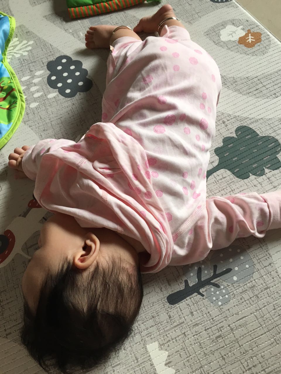 宝宝哭得撕心裂肺怎么办,宝宝突然哭得撕心裂肺吃奶就好