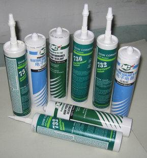 塑胶地板的地板胶有毒吗,地板胶铺在卧室有危害吗