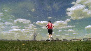 踢足球伤到脚踝怎么办,踢足球伤到脚如何消肿