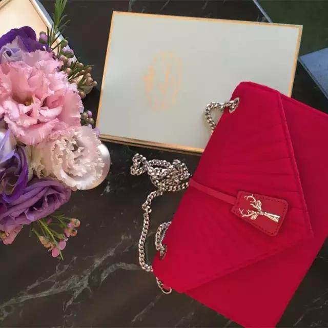 包治百病，我与时髦girl之间只差一枚“麂皮”包了！