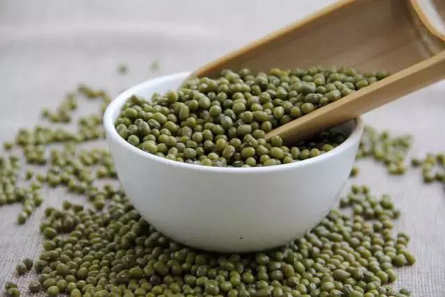 冬日就应该来碗红豆年糕汤来治愈,入秋祛湿红豆薏米粥