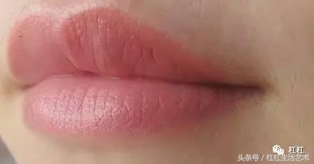 选大牌口红好还是平价口红好,平价口红和大牌口红的效果区别