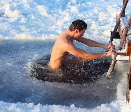 冬泳引寒还是治病,冬泳治病