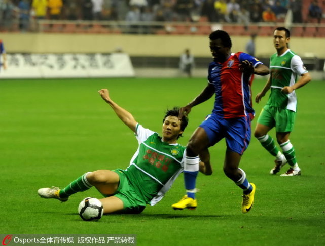 两年从中甲跳入豪门的他堪称励志却迅速沦落被传花钱进国足