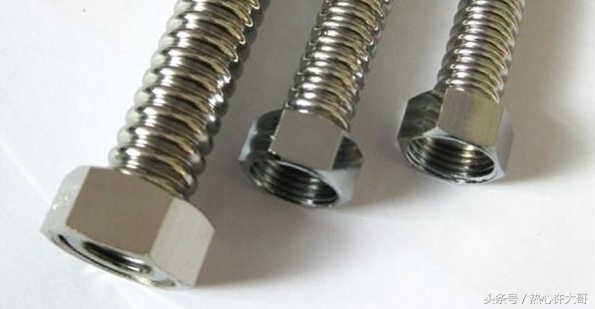 家里跑水不出热水了,家里洗澡跑水了怎么办