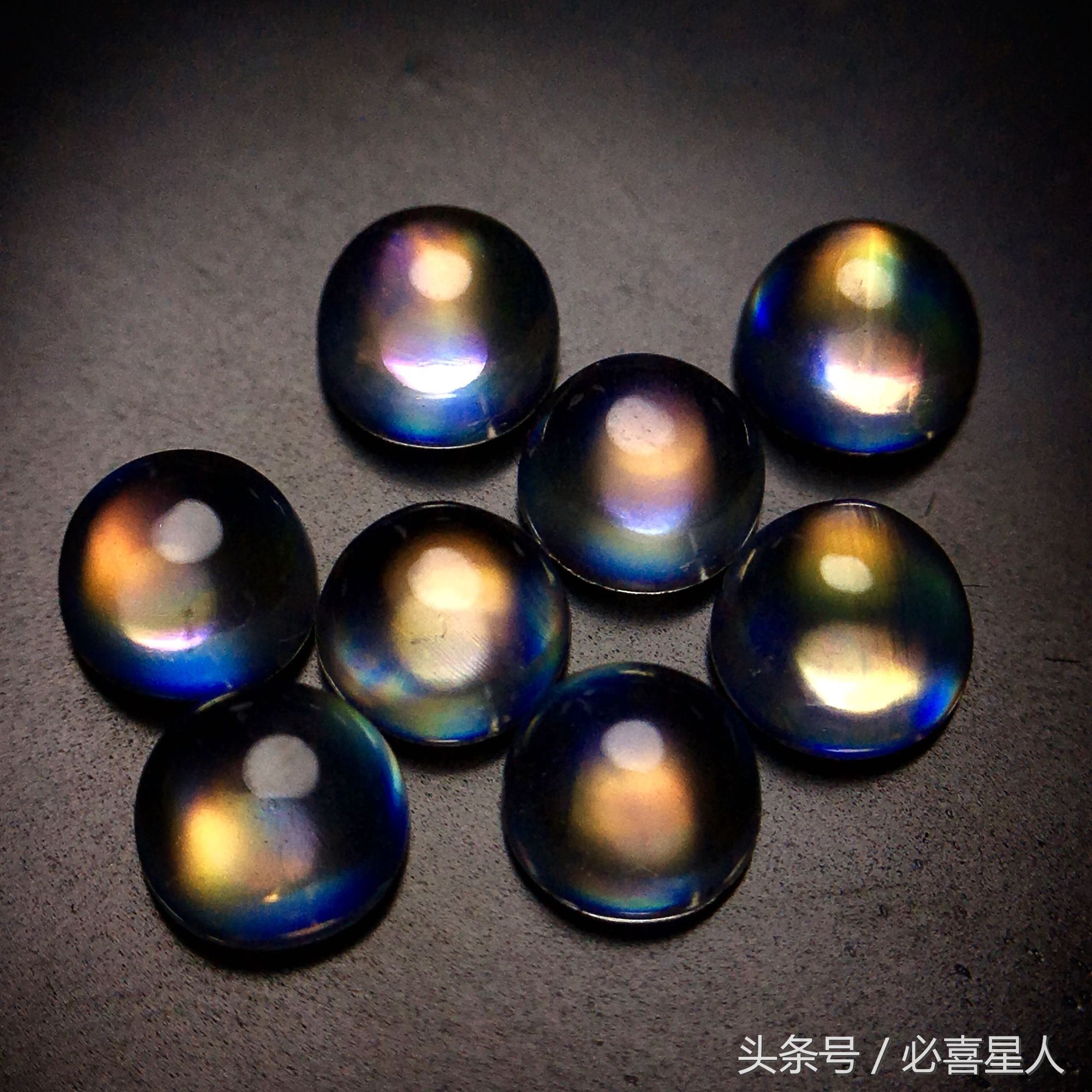 白月光石到底是蓝光好还是彩光好,月光石哪个颜色最好