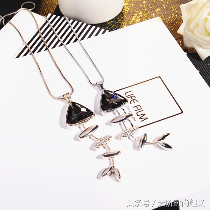 沉闷的冬天需要亮色点缀,冬天怎么能少了一件毛衣呢