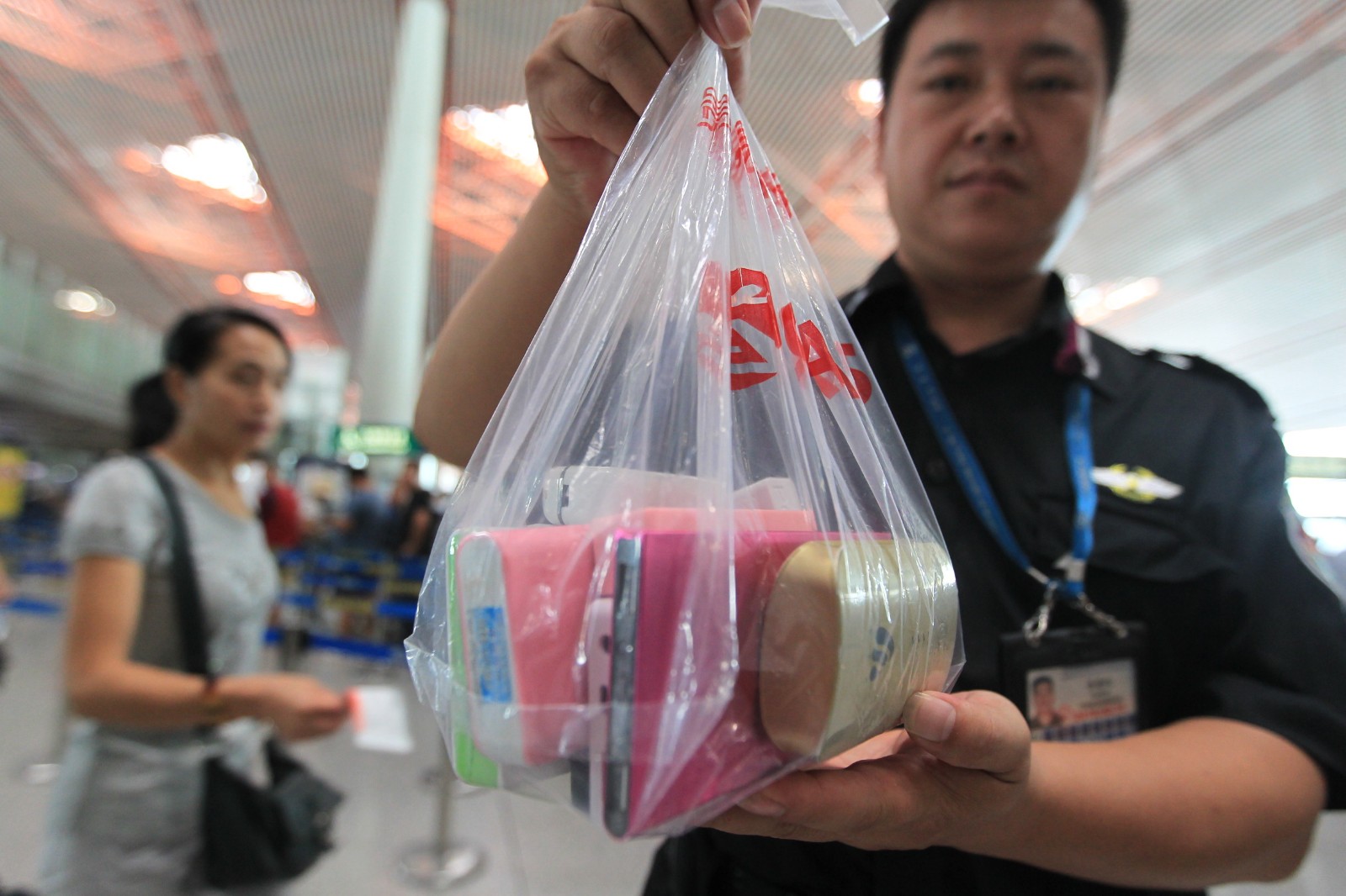 飞机上都不让携带哪些东西,飞机出发前不能带的东西