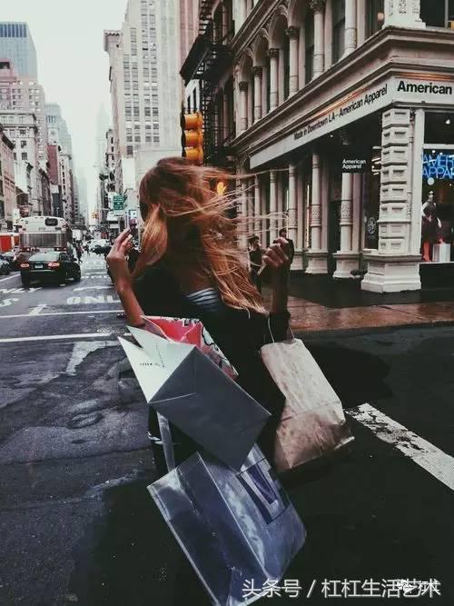 选大牌口红好还是平价口红好,平价口红和大牌口红的效果区别