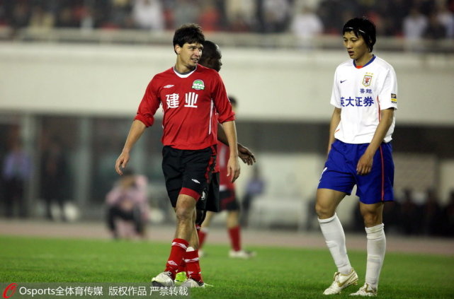 两年从中甲跳入豪门的他堪称励志却迅速沦落被传花钱进国足