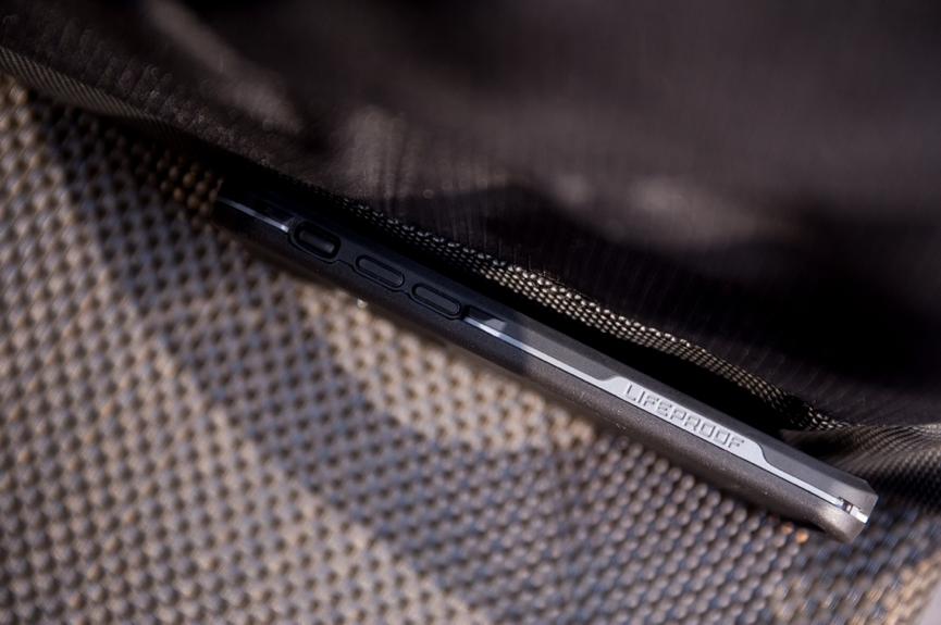 苹果手机砸核桃测评,砸核桃的苹果手机