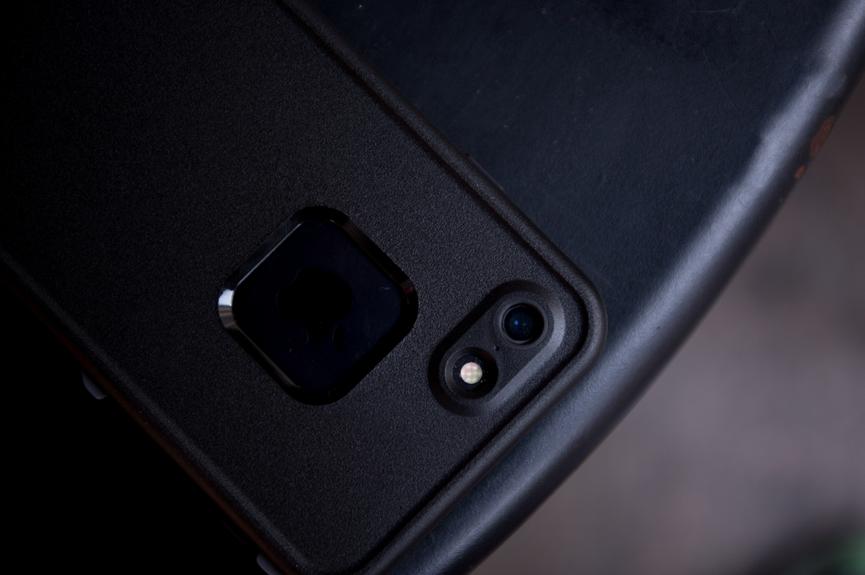 苹果手机砸核桃测评,砸核桃的苹果手机