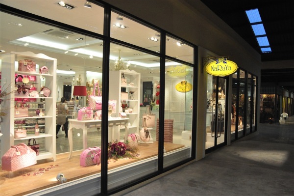 这么冷的天要不要牵我的手情头,这么冷的天还要拿手机