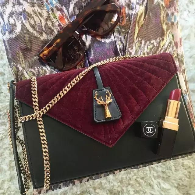 包治百病，我与时髦girl之间只差一枚“麂皮”包了！