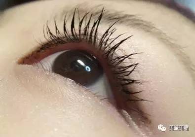 kissme睫毛膏刷完怎么老是结块,刷了睫毛打底睫毛膏结块