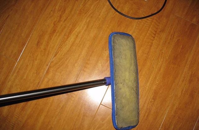 拖把太脏上面还粘了很多小头发,拖把上的粘液怎么去除