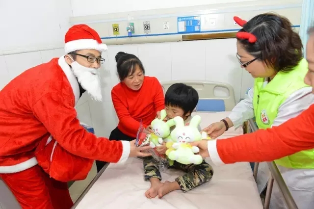 怎么给宝宝过圣诞节,医院给小朋友过儿童节