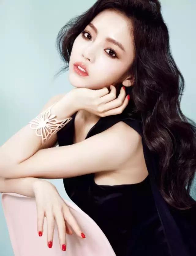 发型真的可以让脸看起来小一些嘛,适合大脸妹的减龄发型