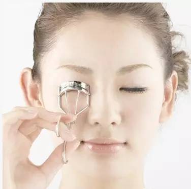 生活中哪些小细节有危险,经常不间断的嫁接睫毛有危害吗