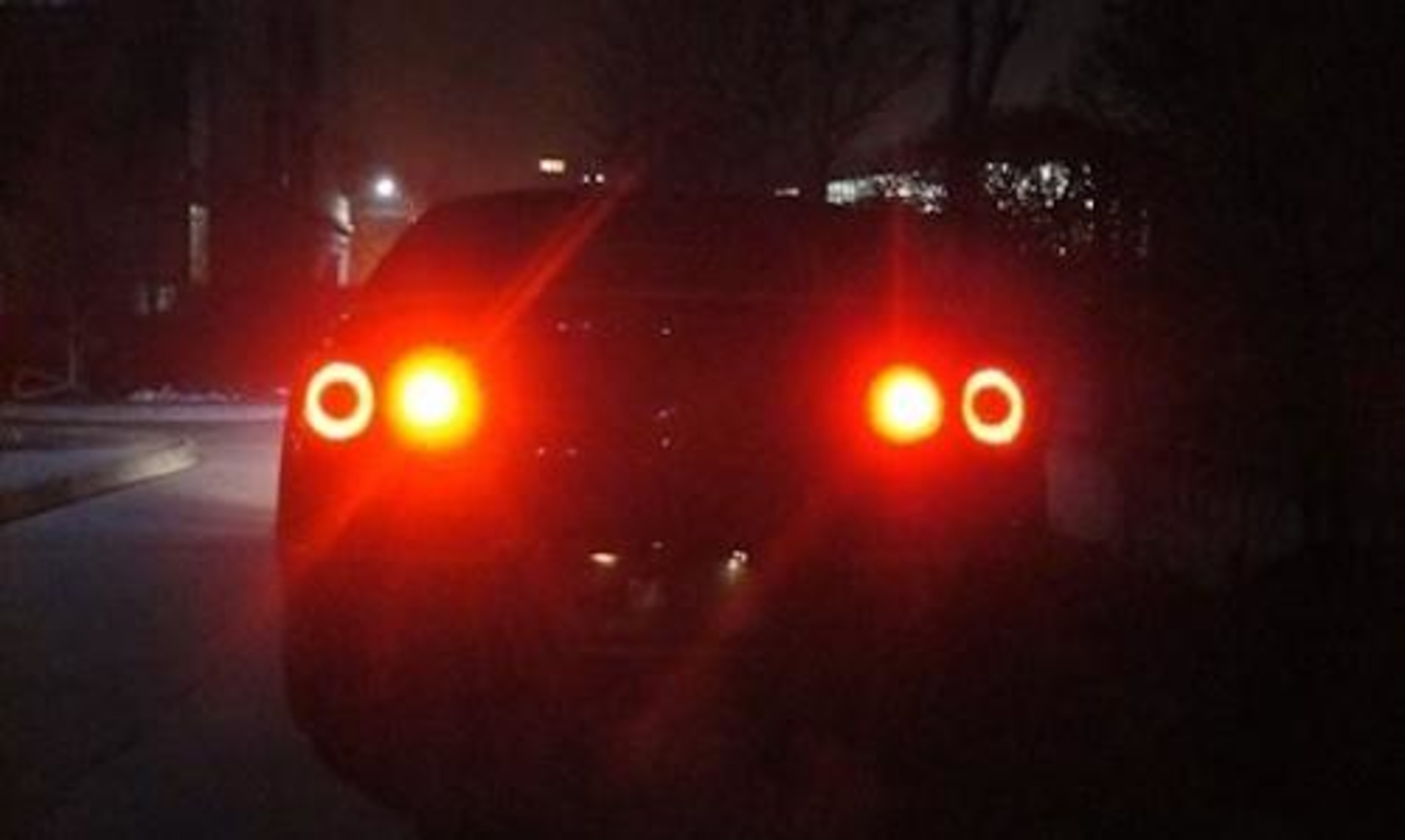 强光手电对付后车远光灯,小圆镜贴车尾对付远光狗效果如何