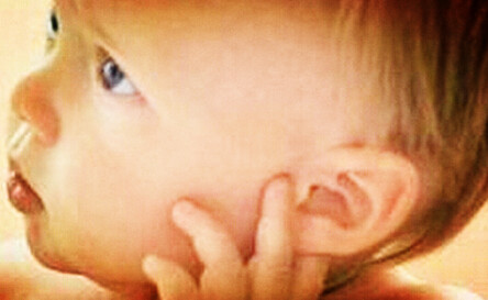 宝宝听力测试一只耳朵没通过,20天听力筛查一只耳朵未通过