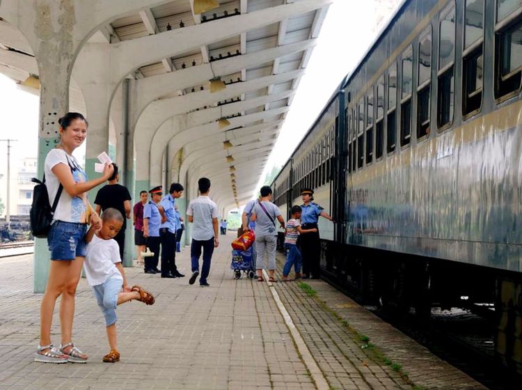韶山伟人故居故事,韶山火车站历史资料